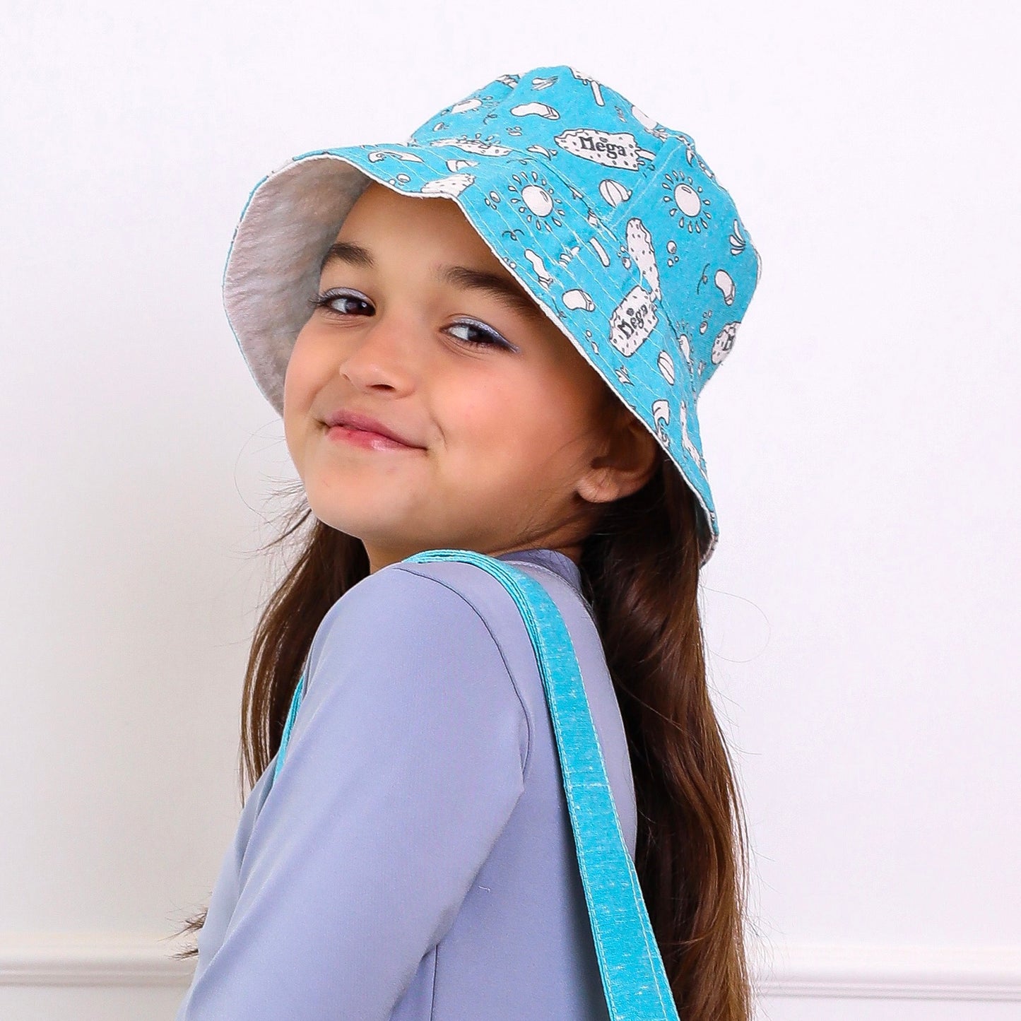 Mega turquoise bucket hat